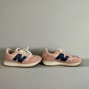 New Balance Women's Sneakers in Pink and Navy